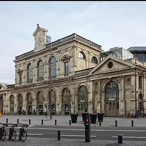 Gare Flandre, Dans L'emblematique Rue De Bethune Maison d'hôtes